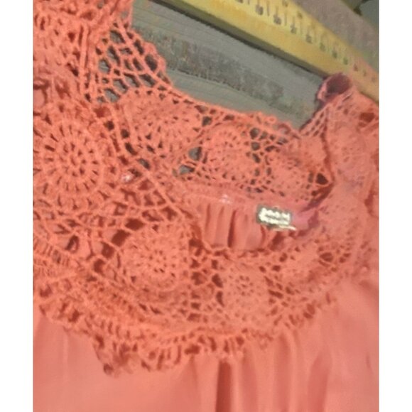 Eyeshadow Womens Blouse Top 2x Crochet Lace Trim 3/4 Sleeves Round Neck Pullover - Picture 8 of 13